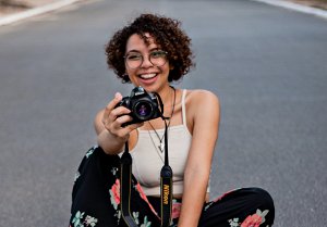 What is the difference between a zoom and a prime lens