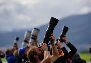 What is a zoom lens for cameras