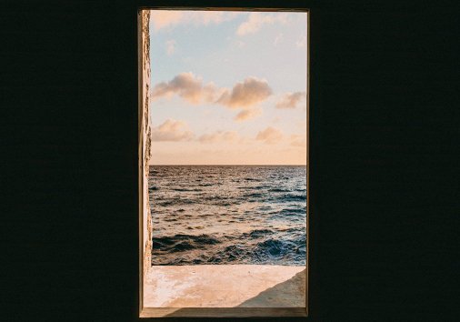 How to put background behind vertical video