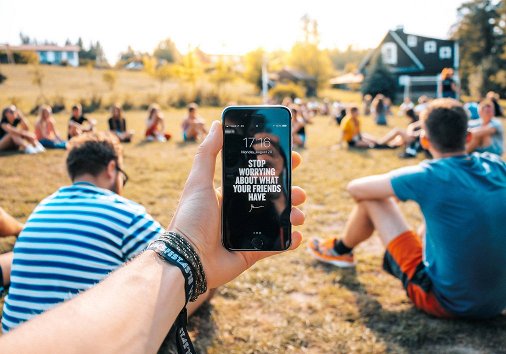 How to make a wallpaper from a video for Android