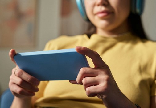 Subtitles vs Dubbed Video Content: Finding the Best Option