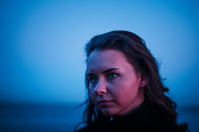 Bad white balance example with girl