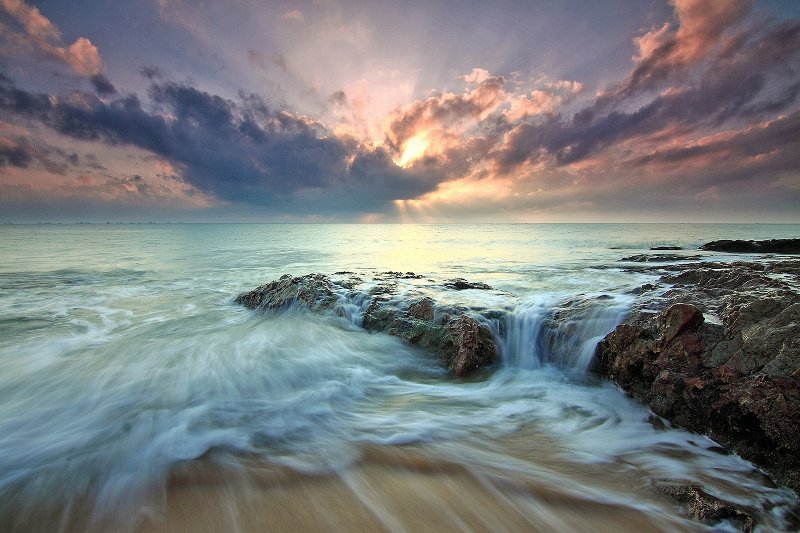 Waves high exposure photography