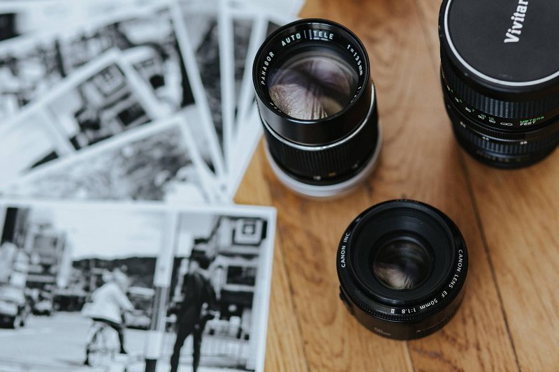 Video shooting lenses and photos on a wooden table