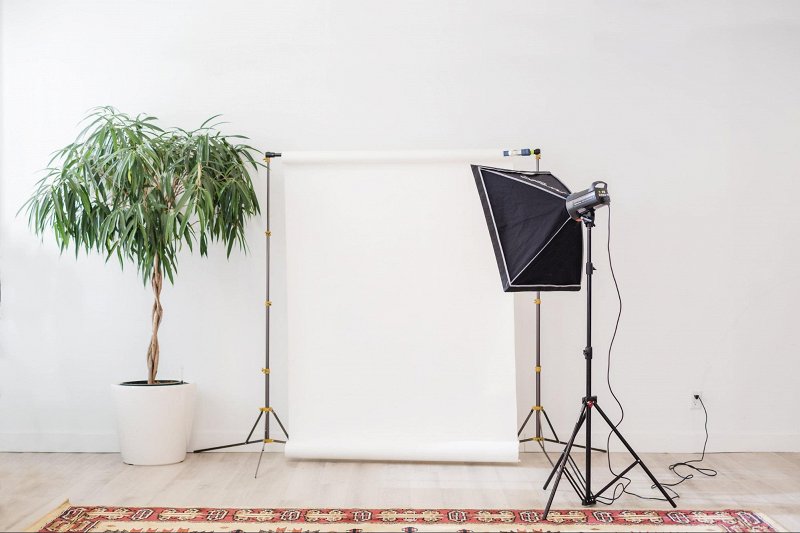 Film lighting equipment pointed to the wall