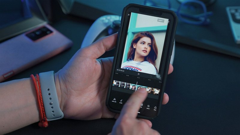 Cropping horizontal videos to vertical