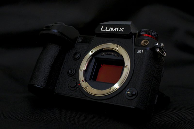 Mirrorless camera example