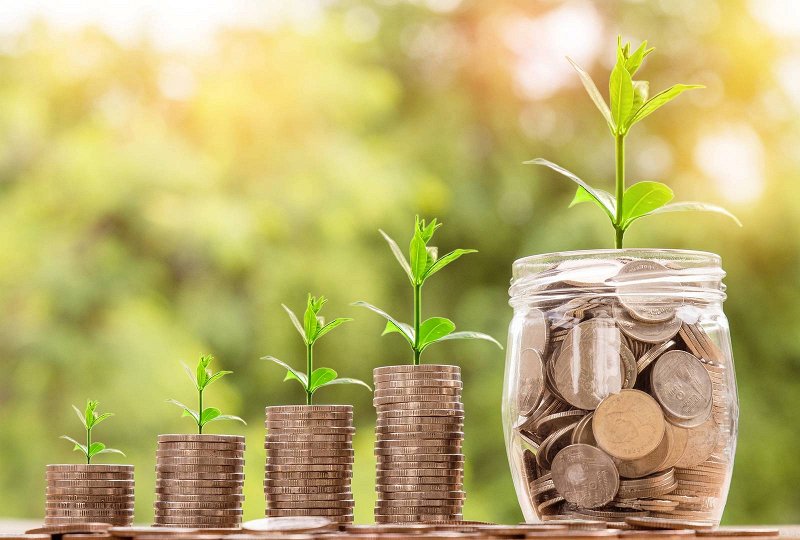 Moneytok financial literacy tips on TikTok