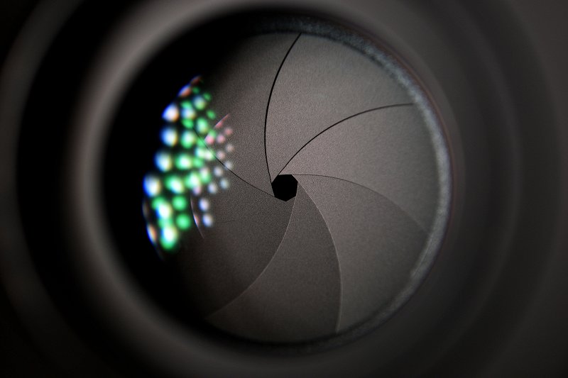 Narrow aperture on lens