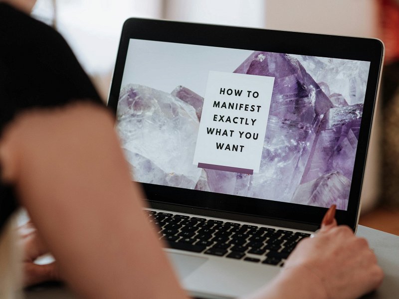 Software or apps for making text-based videos Tools to create videos with text