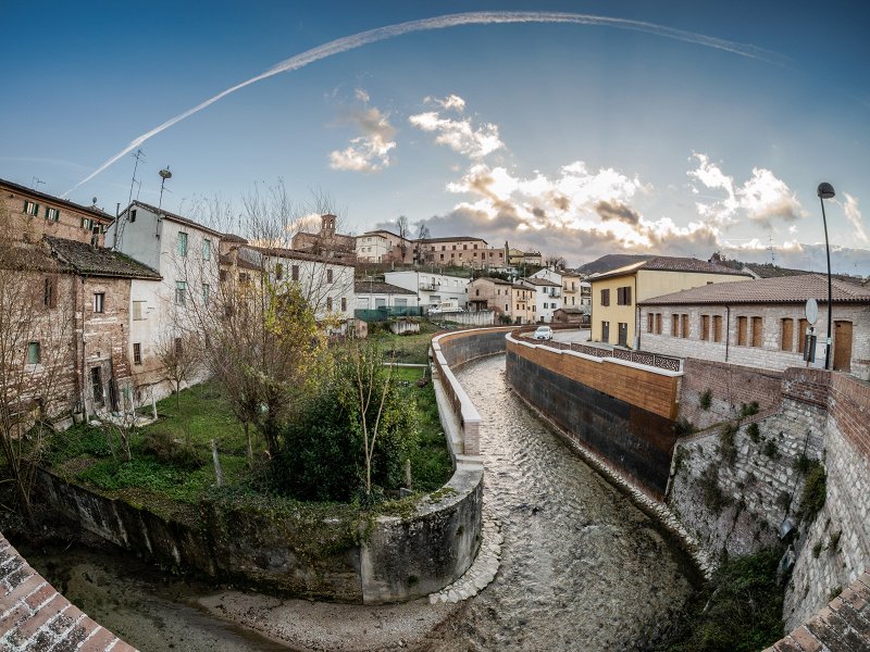 Photo with 8mm to 24mm focal length
