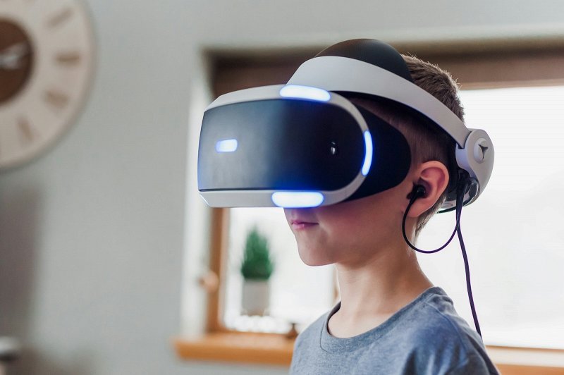 Audio channels in virtual reality VR binaural audio