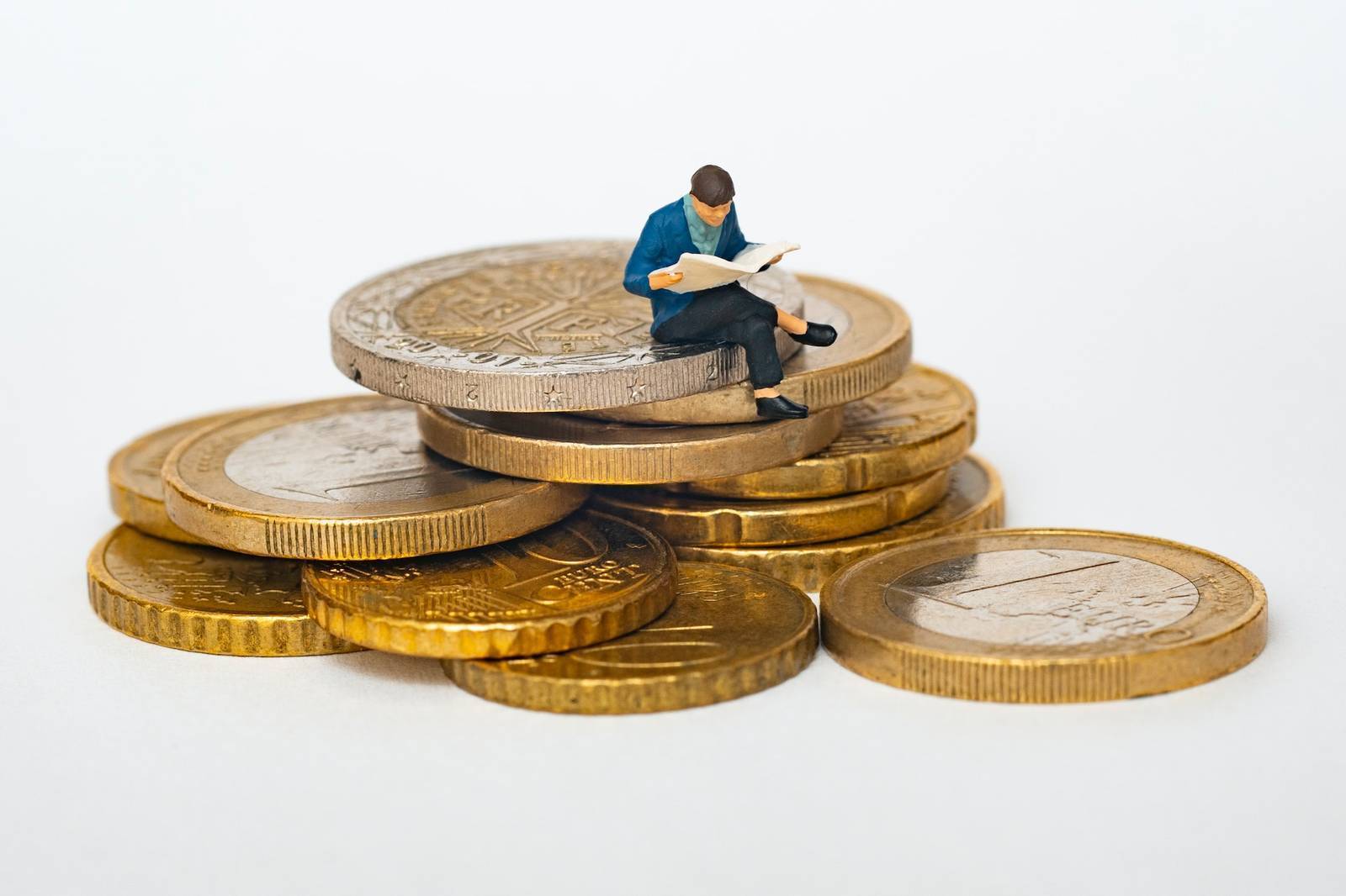 Moneytok financial tips on TikTok